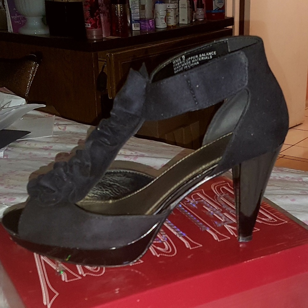 Heels - Picture 3 of 6